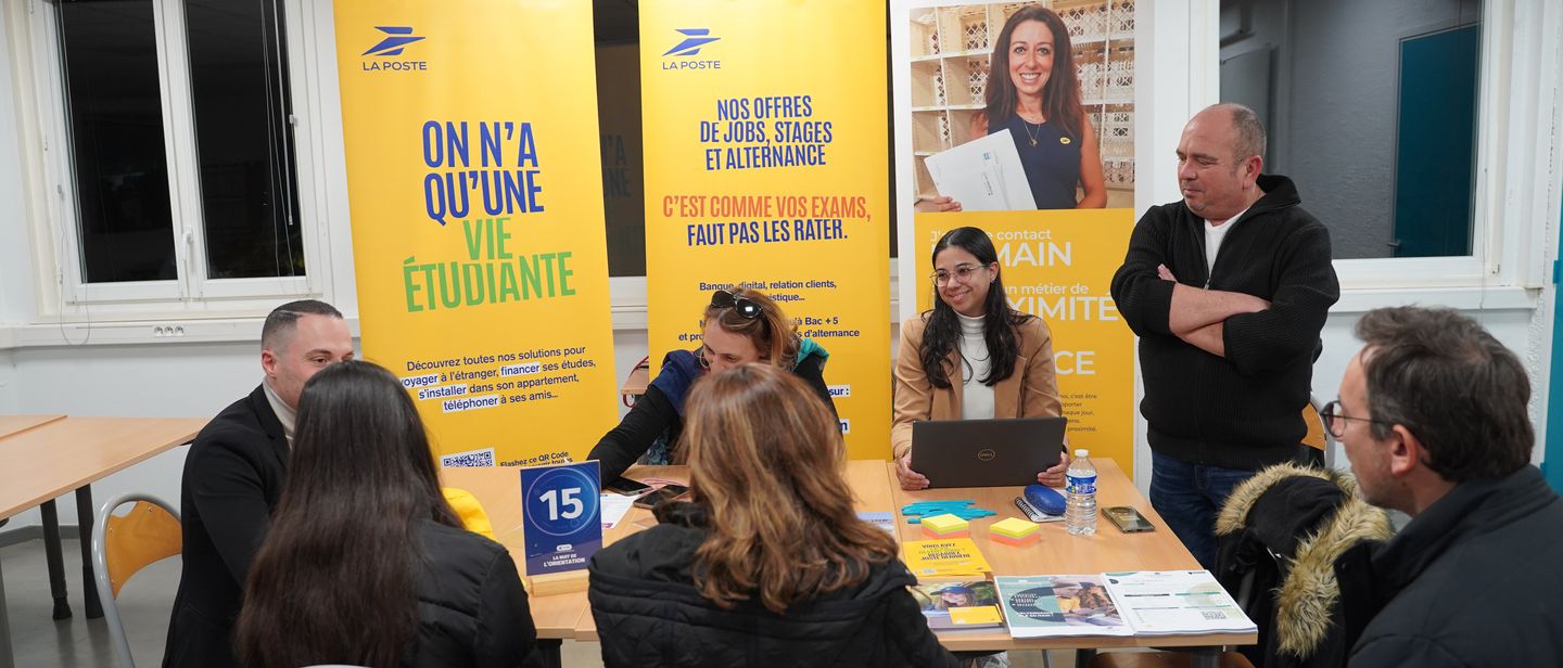 Illustration d'une rencontre sur le stand métiers pour la nuit de l'orientation